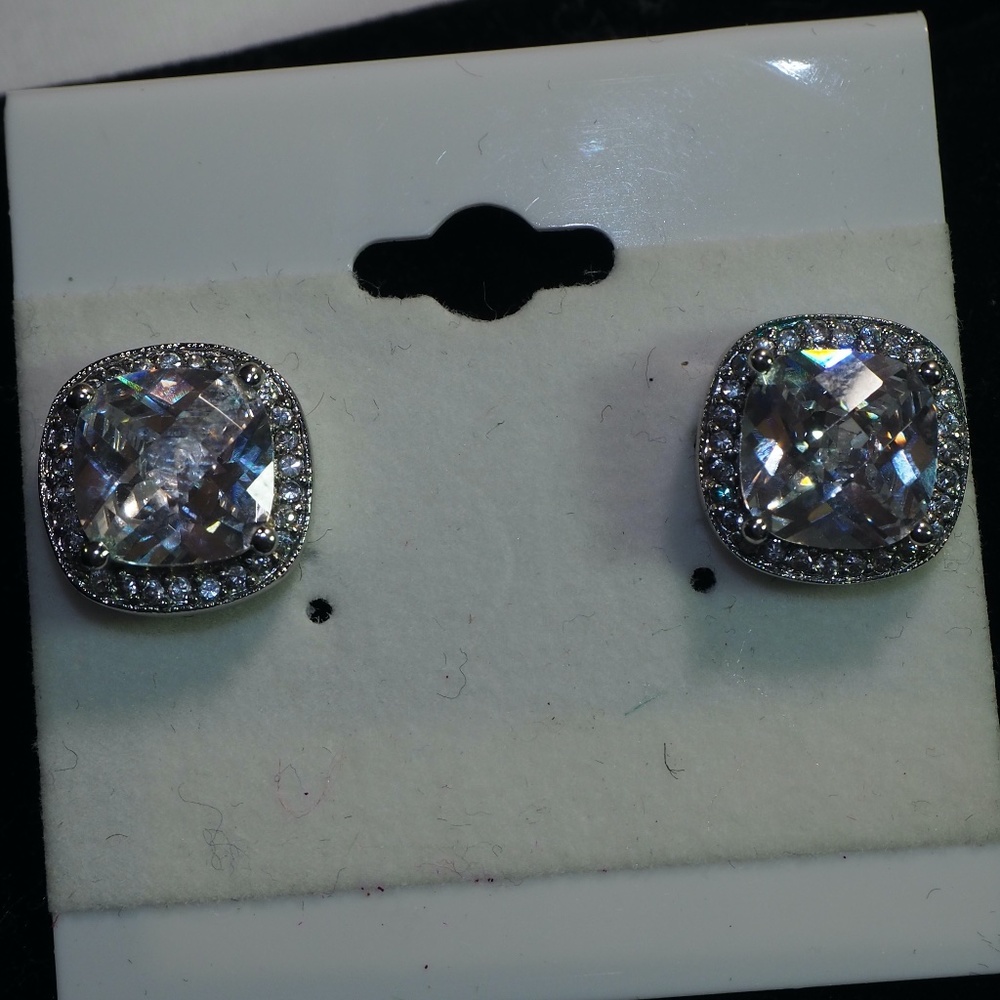 Dazzling stud earrings